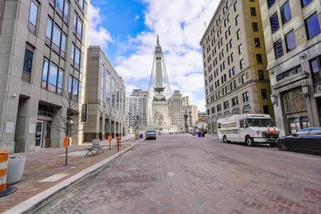 Cozysuites - 2Br With Direct Skybridge Access #5 Индианаполис Экстерьер фото