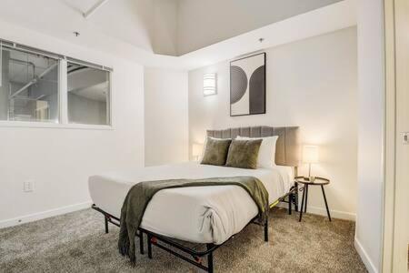 Cozysuites - 2Br With Direct Skybridge Access #5 Индианаполис Экстерьер фото